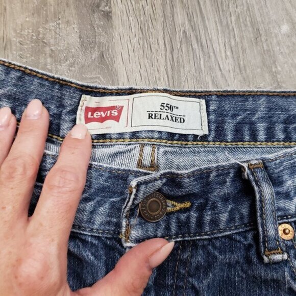 Levis 550 Relaxed Cutt Off Jean Shorts Sz 32 - Picture 4 of 7